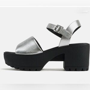 Soda Stacie Silver Women Open Toe Lug Sole Mid Block Heeled Sandals Size 9 Disco